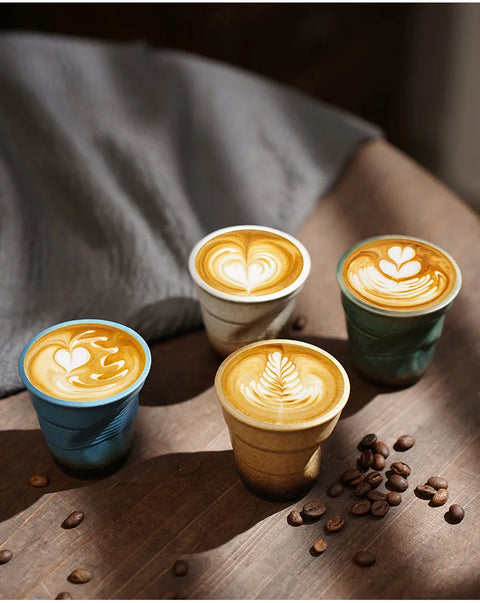 Tazas de espresso trituradas contemporáneas