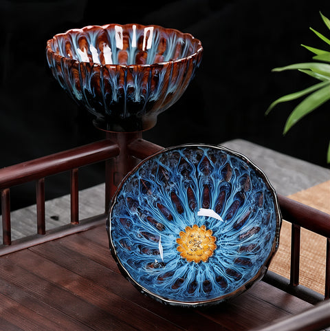 كوب شاي فاخر مصنوع يدويًا مع زهرة اللوتس الذهبية