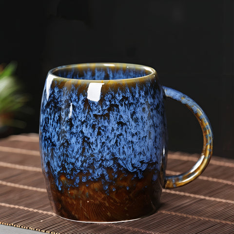 Tazas de café retro con contraste radiante