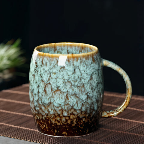 Tazas de café retro con contraste radiante
