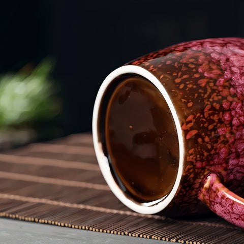 Tazas de café retro con contraste radiante
