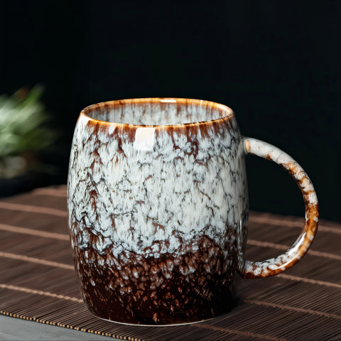 Tazas de café retro con contraste radiante