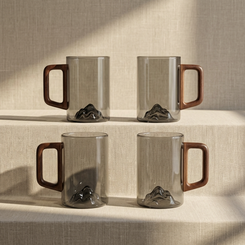Taza de café Tall Mountain de vidrio gris ahumado